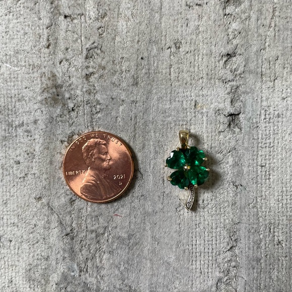 14k Yellow Gold Created Emerald Heart Shaped Leaf & Diamond 4-leaf Clover Charm - Picture 8 of 9